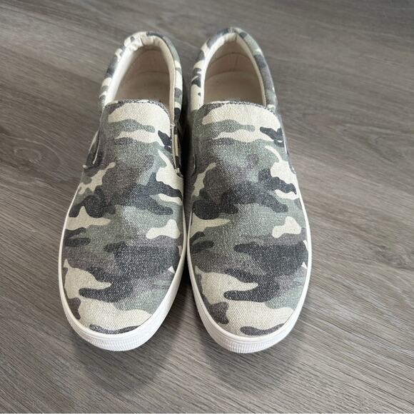 Steve Madden Gill Green Camo Slip On Platform‎ Sneakers Size 9.5 - Picture 2 of 11